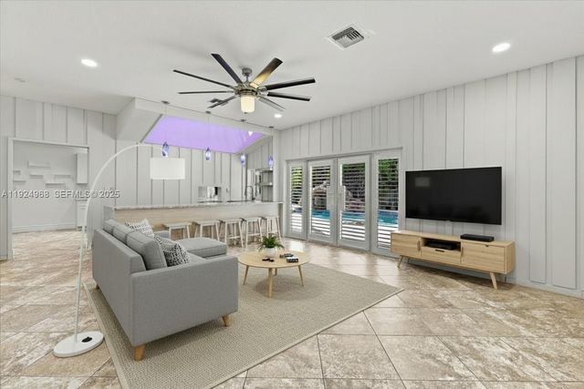 16751 Waters Edge Dr, Weston, FL 33326