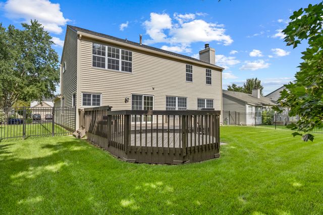 1370 Yellowstone Parkway, Algonquin, IL 60102