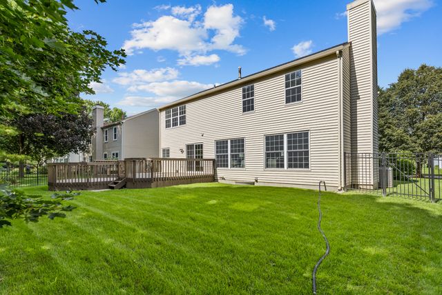 1370 Yellowstone Parkway, Algonquin, IL 60102