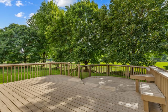 1370 Yellowstone Parkway, Algonquin, IL 60102