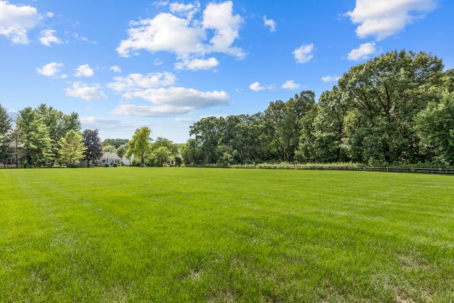 1370 Yellowstone Parkway, Algonquin, IL 60102