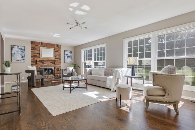 1370 Yellowstone Parkway, Algonquin, IL 60102