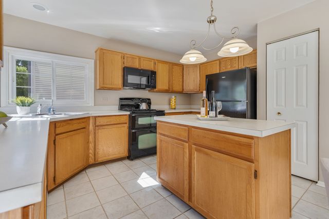 1370 Yellowstone Parkway, Algonquin, IL 60102