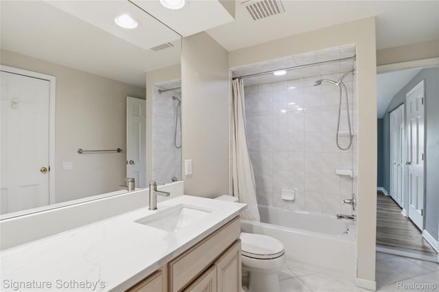 4576 Wagon Wheel Drive, Bloomfield Charter Township, MI 48301