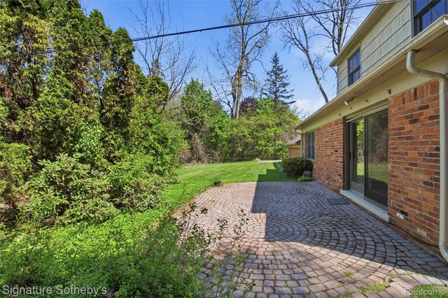 4576 Wagon Wheel Drive, Bloomfield Charter Township, MI 48301