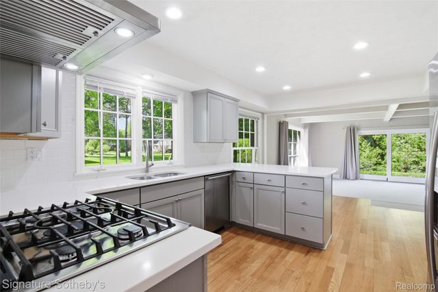4576 Wagon Wheel Drive, Bloomfield Charter Township, MI 48301