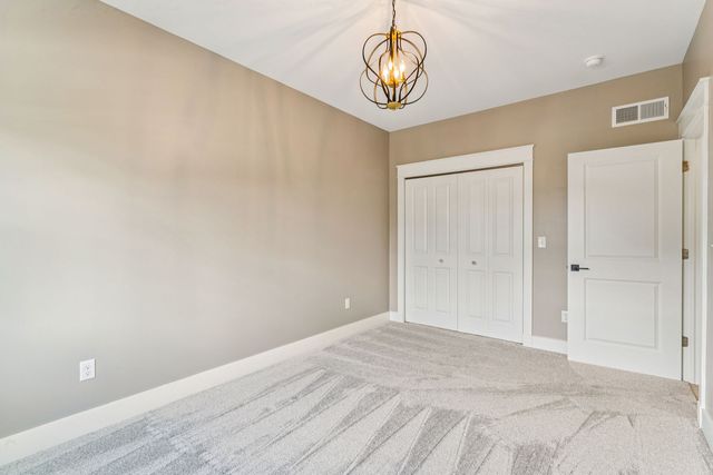8 Barrington COURT, Monaca, PA 15061