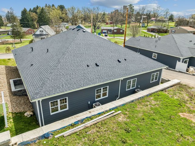 8 Barrington COURT, Monaca, PA 15061