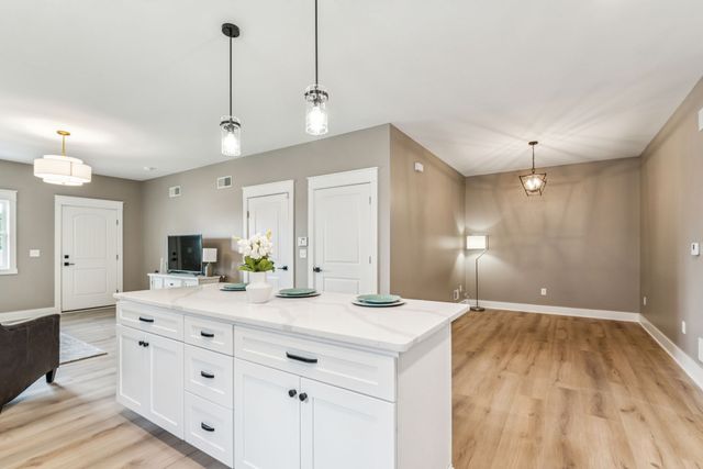 8 Barrington COURT, Monaca, PA 15061