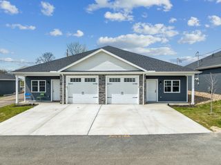 8 Barrington COURT, Monaca, PA 15061