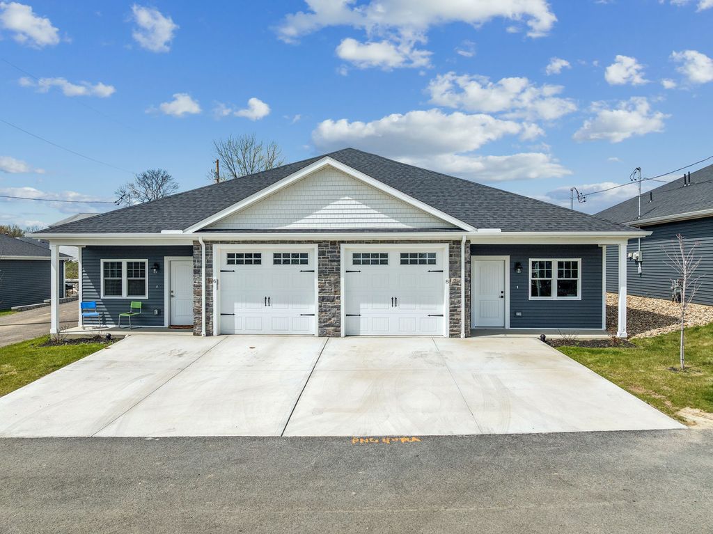 8 Barrington COURT, Monaca, PA 15061