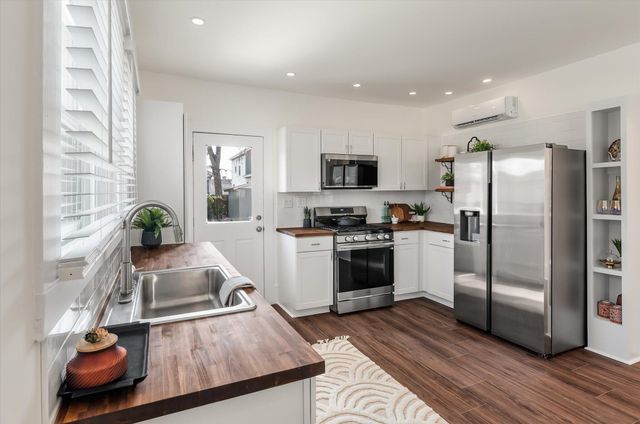 1905 English Street, North Charleston, SC 29405