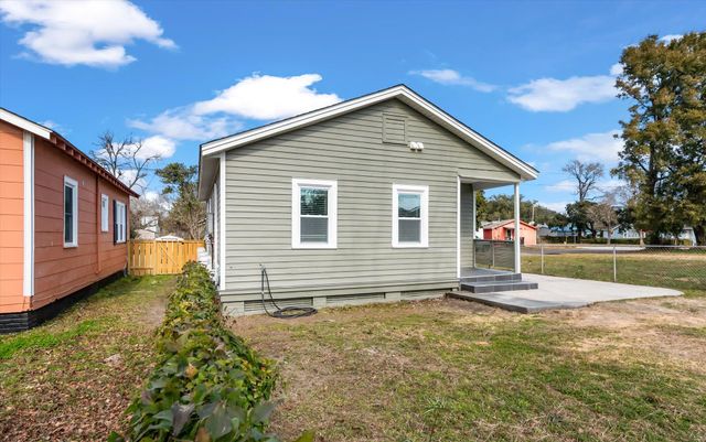1905 English Street, North Charleston, SC 29405