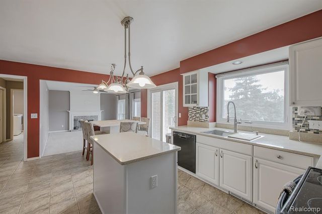 3664 Green Meadow Lane, Lake Orion, MI 48359