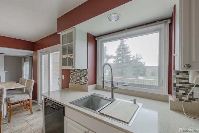 3664 Green Meadow Lane, Lake Orion, MI 48359