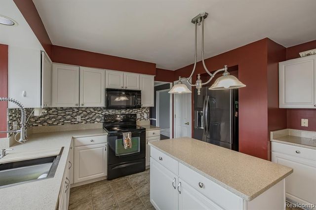 3664 Green Meadow Lane, Lake Orion, MI 48359