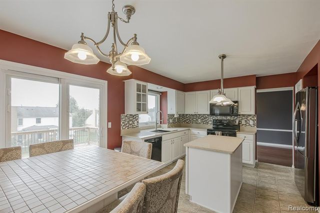 3664 Green Meadow Lane, Lake Orion, MI 48359