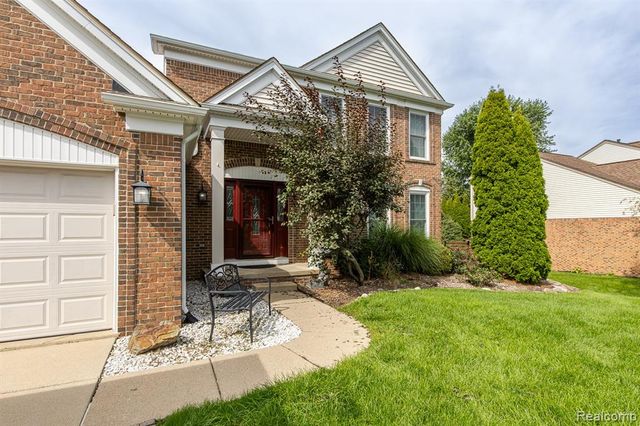 3664 Green Meadow Lane, Lake Orion, MI 48359