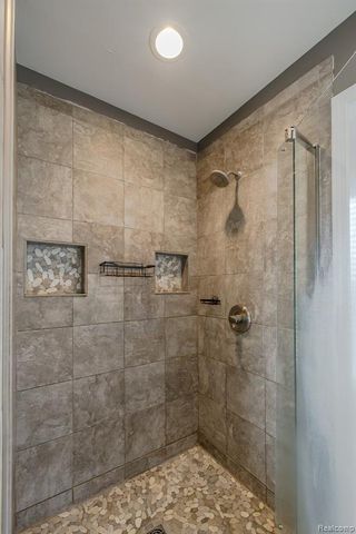 3664 Green Meadow Lane, Lake Orion, MI 48359