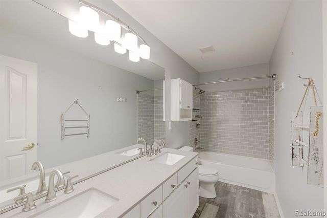 3664 Green Meadow Lane, Lake Orion, MI 48359