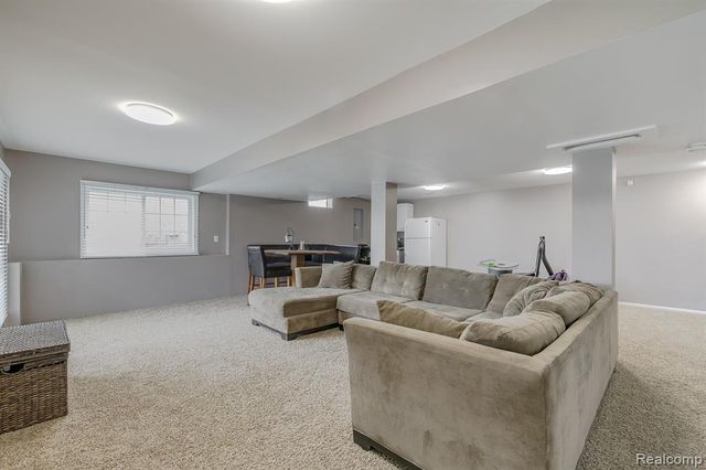 3664 Green Meadow Lane, Lake Orion, MI 48359