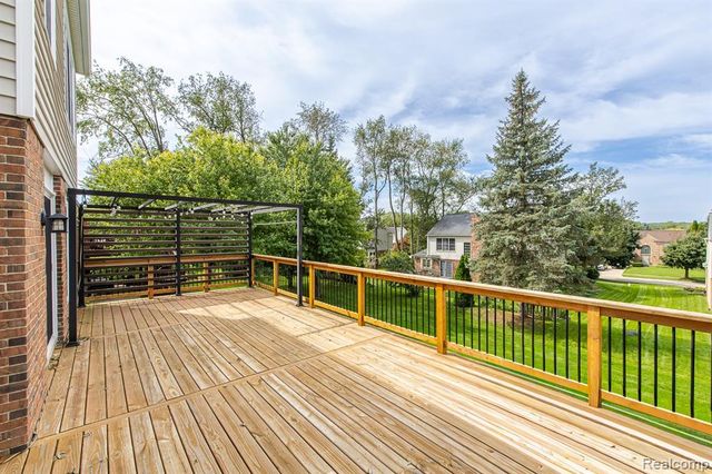 3664 Green Meadow Lane, Lake Orion, MI 48359