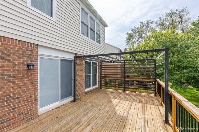 3664 Green Meadow Lane, Lake Orion, MI 48359