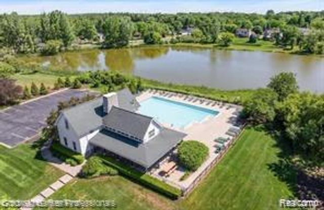 3664 Green Meadow Lane, Lake Orion, MI 48359