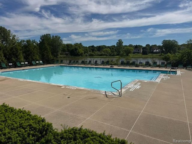 3664 Green Meadow Lane, Lake Orion, MI 48359