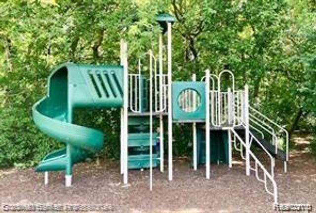 3664 Green Meadow Lane, Lake Orion, MI 48359