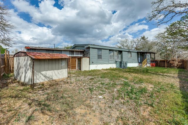 133 Deer RUN, Smithville, TX 78957