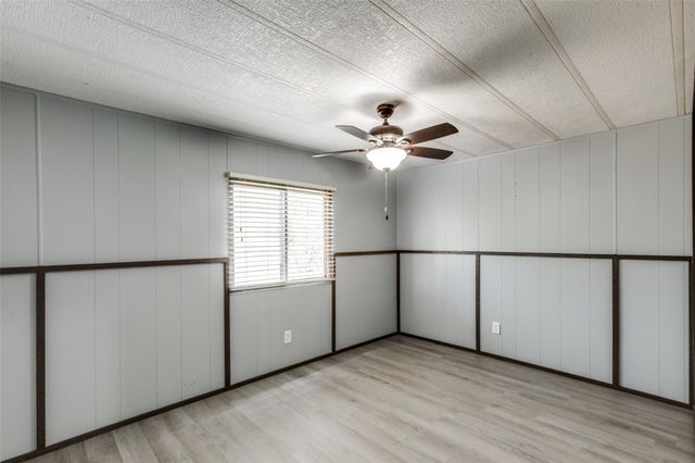 133 Deer RUN, Smithville, TX 78957