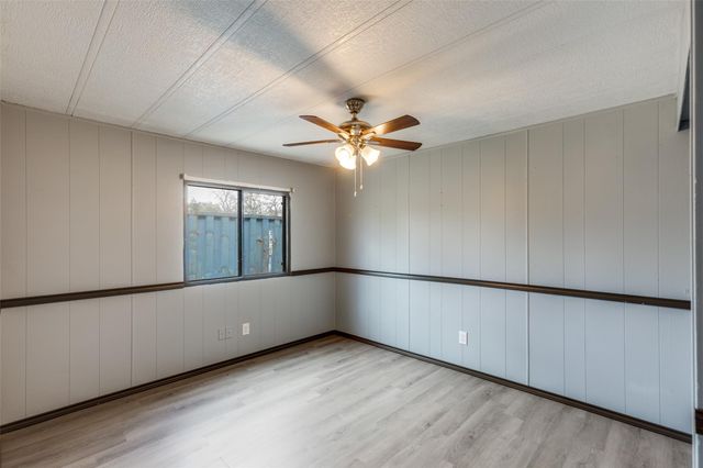 133 Deer RUN, Smithville, TX 78957