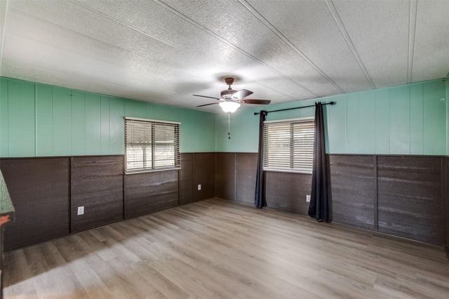 133 Deer RUN, Smithville, TX 78957