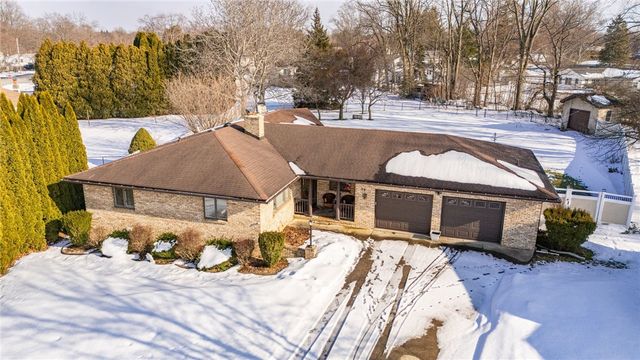 50 Deepwood Drive, Gates, NY 14606