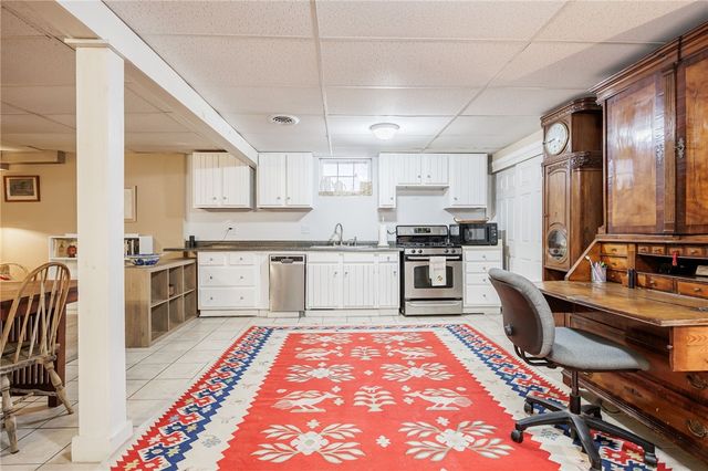 50 Deepwood Drive, Gates, NY 14606