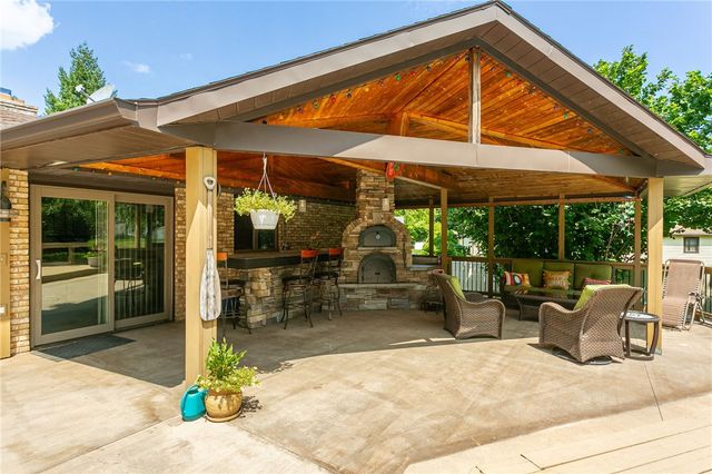 50 Deepwood Drive, Gates, NY 14606