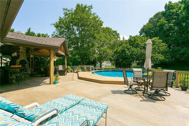 50 Deepwood Drive, Gates, NY 14606