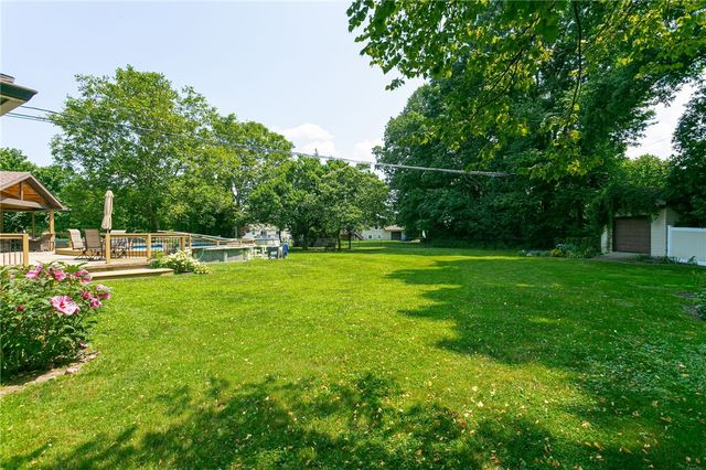 50 Deepwood Drive, Gates, NY 14606