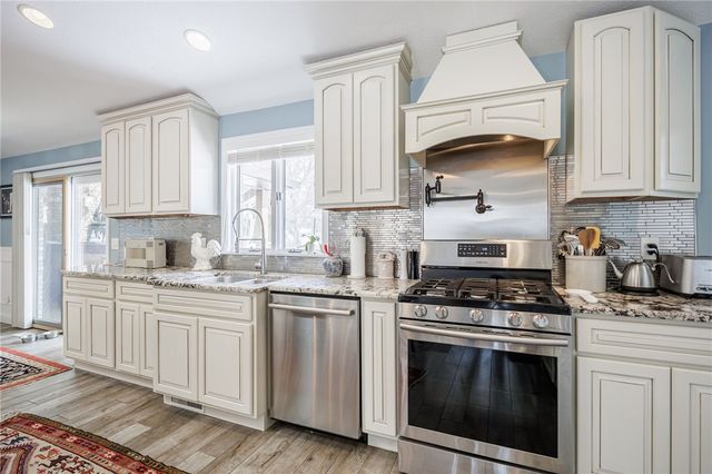 50 Deepwood Drive, Gates, NY 14606