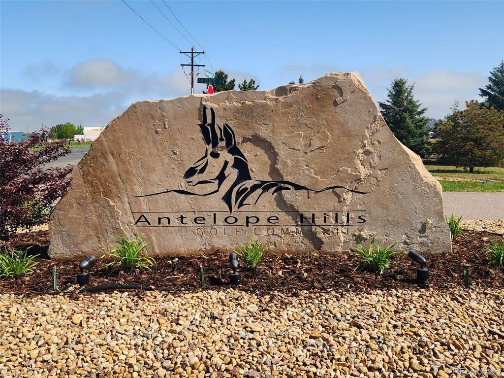 885 Antelope Drive E, Bennett, CO 80102