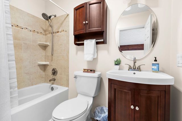 10 Emerson Way 10, Franklin, MA 02038