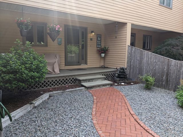 10 Emerson Way 10, Franklin, MA 02038