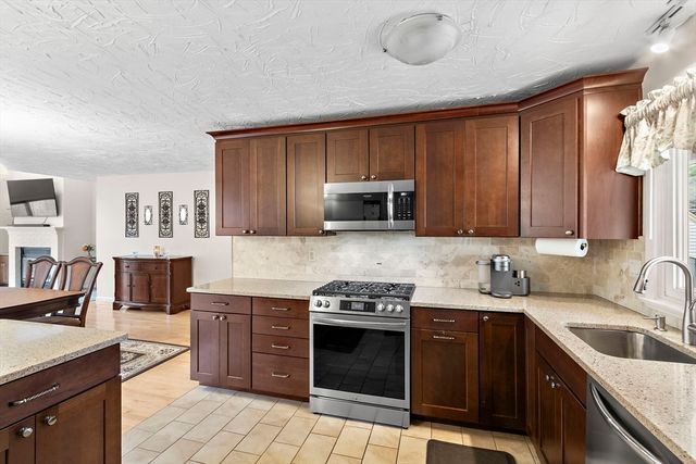 10 Emerson Way 10, Franklin, MA 02038