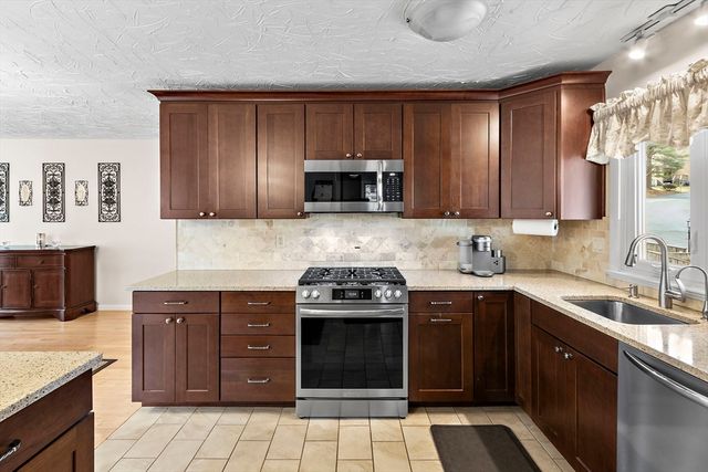 10 Emerson Way 10, Franklin, MA 02038