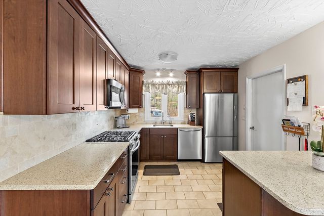 10 Emerson Way 10, Franklin, MA 02038