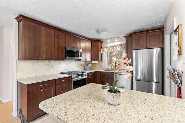 10 Emerson Way 10, Franklin, MA 02038