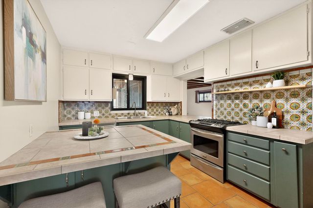 821 Madison Street NE, Albuquerque, NM 87110