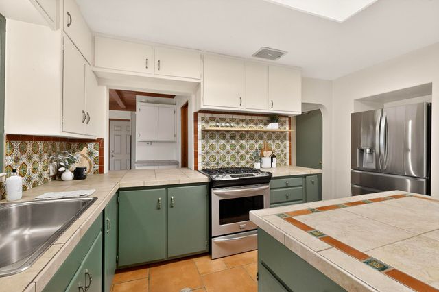 821 Madison Street NE, Albuquerque, NM 87110