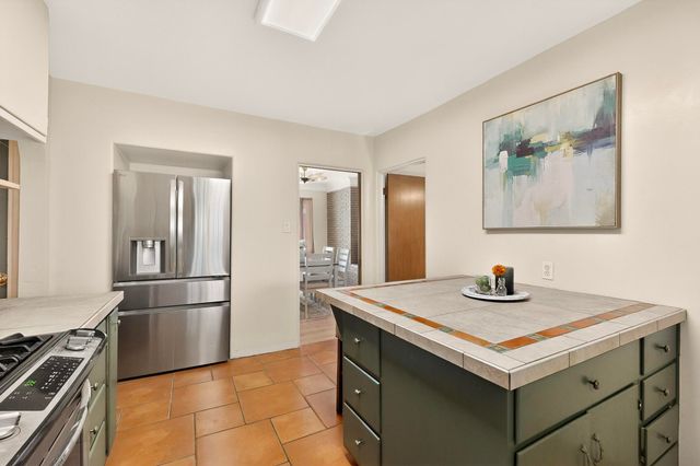 821 Madison Street NE, Albuquerque, NM 87110